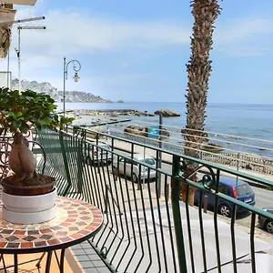 sun-sea-house-taormina.sicilyhotelsitaly.net/